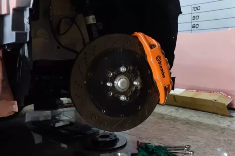 Vinfast VF3 juga memiliki beberapa kekurangan pada bagian kaki-kaki mobil yang perlu diperhatikan. (Tangkapan Layar YouTube Evan Guy's)