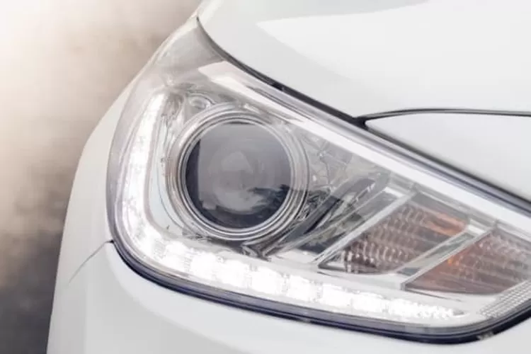 Lampu mobil (Realitasonline.id - Unsplash-Sahej Brar)