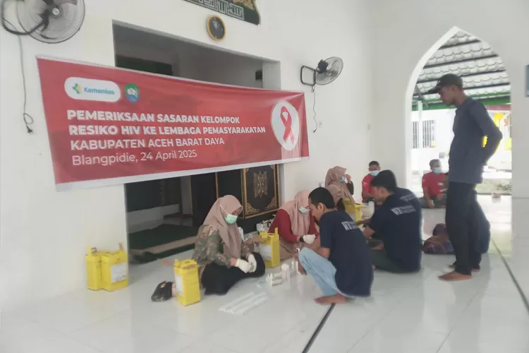 Dinkes Abdya bekerja sama dengan Lapas Kelas IIB Blangpidie, Kamis (24/4) melakukan VCT atau screening HIV/AIDS secara gratis kepada 299 orang warga binaan.
