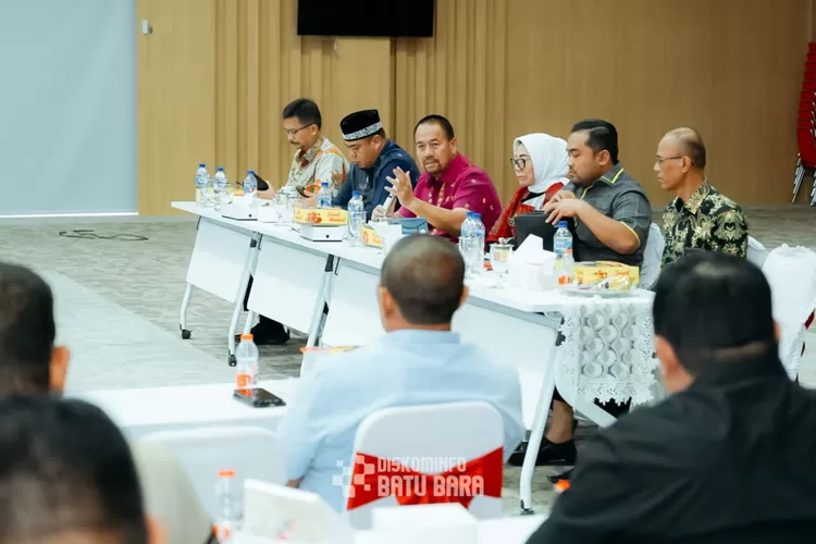 Bupati Batubara Baharuddin Siagian saat rapat koordinasi percepatan pembangunan daerah