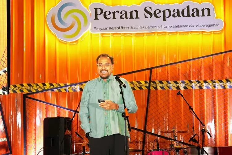 Senior Manager Human Capital Development PTAR, Sandra Makadada, memberi sambutan pada penutupan talk show dan FGD bertema, 'Speak Up! is Our Power', Kamis (24/4/2025). (Realitasonline.id - RI)