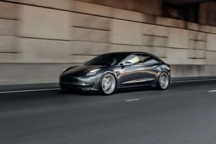 ilustrasi mobil hybrid (Realitasonline.id - pexels-Jay Buttler)