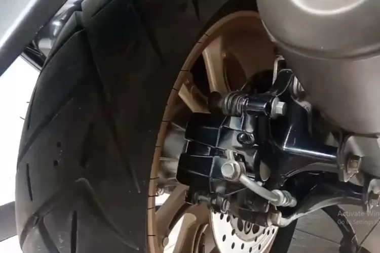 Servis rem cakram  (Tangkapan Layar YouTube ARGA TR)