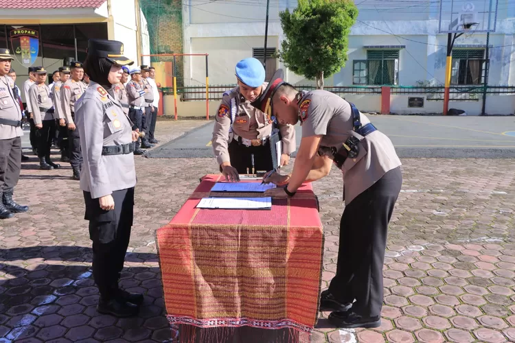 saat Serah Terima Jabatan (Sertijab) Wakapolres dan Kasat Intelkam Polres Samosir  (Realitasonline.id/Nas)