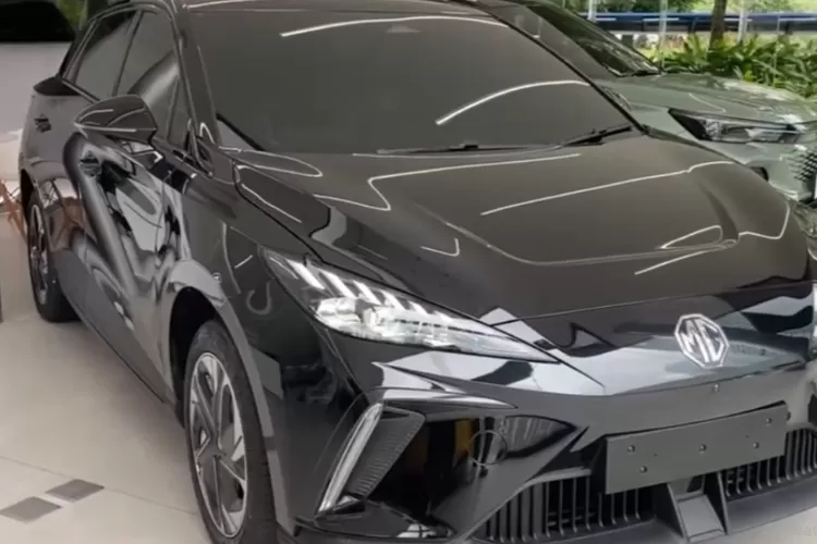 MG Motor Indonesia telah membuat gebrakan di pasar mobil listrik Tanah Air dengan strategi penurunan harga agresif untuk MG 4 EV (Tangkapan Layar YouTube  Carstore Indonesia)