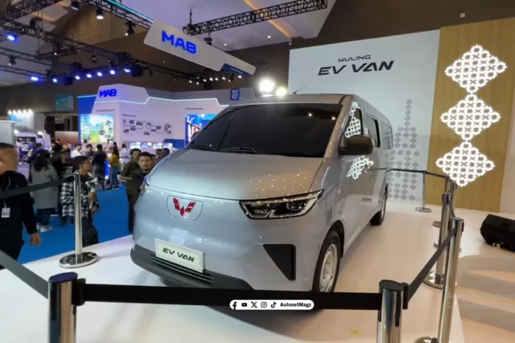 Wuling EV Van adalah kendaraan niaga ringan bertenaga listrik yang diperkenalkan oleh Wuling Motors di ajang Periklindo Electric Vehicle Show (PEVS) 2025. (Tangkapan Layar YouTube AutonetMagz)