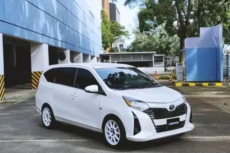 Modifikasi sederhana namun elegan pada Toyota Calya Type G dapat memberikan tampilan yang lebih sporty dan modern tanpa mengurangi kenyamanan dan fungsionalitas mobil. (Tangkapan Layar YouTube Dedi Ananta Ramadhan)