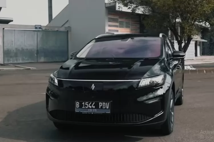Aletra L8s EV adalah MPV listrik 7-seater yang dirancang khusus untuk memenuhi kebutuhan keluarga Indonesia, terutama untuk perjalanan jauh seperti mudik. (Tangkapan Layar YouTube Moladin)
