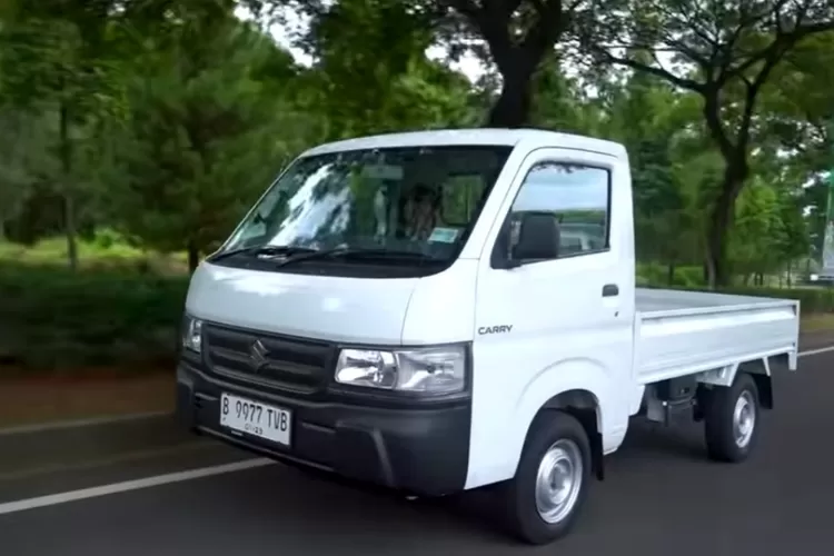 Suzuki Carry Pikap sering jadi andalan di kalangan pelaku usaha kecil hingga menengah di Indonesia karena berbagai alasan yang sangat relevan dengan kebutuhan operasional mereka. (Tangkapan Layar YouTube  GridOto)