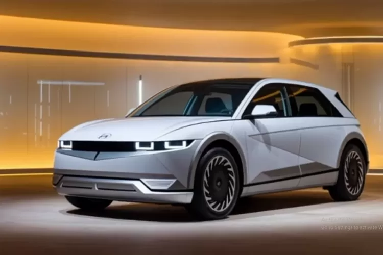 Hyundai Ioniq 7 2026 diproyeksikan sebagai SUV listrik tiga baris yang dirancang khusus untuk keluarga modern yang menginginkan kenyamanan, teknologi canggih, dan efisiensi tinggi dalam satu kendaraan. (Tangkapan Layar YouTube MotoVerse)