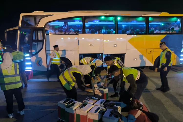 Jemaah Calhaj Kloter 5 Embarkasi Medan asal Madina Sumut take off dari Bandara Kualanamu, Rabu (7/5/2025) dinihari.