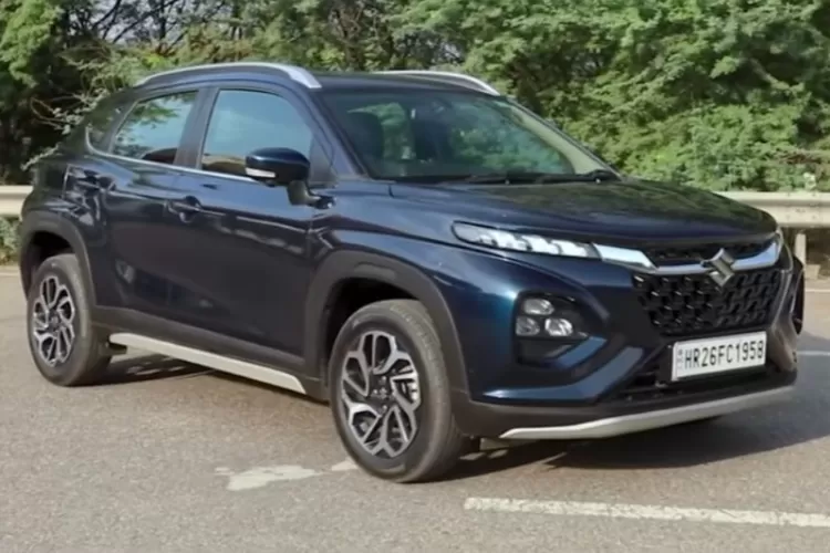 Suzuki Fronx 2025 siap menjadi penantang serius di segmen SUV compact Indonesia, menghadirkan desain modern, fitur canggih, dan harga kompetitif yang membuat rival seperti Toyota Raize, Honda WR-V, dan Daihatsu Rocky waspada. (Tangkapan Layar YouTube  Wahyu Ekoo)