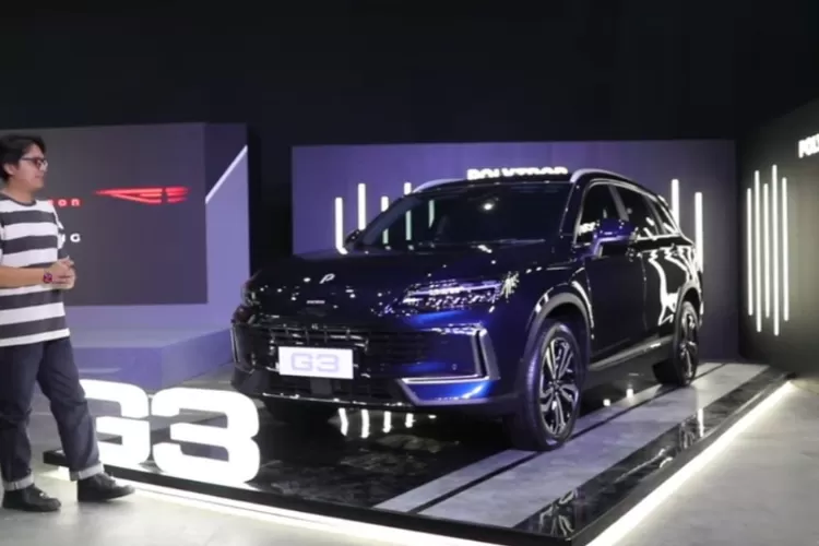  Polytron, sebuah merek elektronik ternama asal Indonesia, telah melebarkan sayapnya ke industri otomotif dengan memperkenalkan mobil listrik pertamanya yang diberi nama Polytron G3. (Tangkapan Layar YouTube The Official Oto)