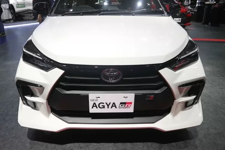 Toyota NEW Agya GR Sport 2025 merupakan evolusi dari Agya yang kini naik kelas dari mobil LCGC (Low Cost Green Car) menjadi hatchback sporty yang lebih premium. (Tangkapan Layar YouTube Roda Mobil )