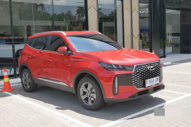 Chery Indonesia meluncurkan berbagai program promosi menarik sepanjang 2024 untuk menghabiskan stok mobil listrik mereka, terutama model Omoda E5 dan Omoda 5. (Tangkapan Layar YouTube Proleevo Channel)