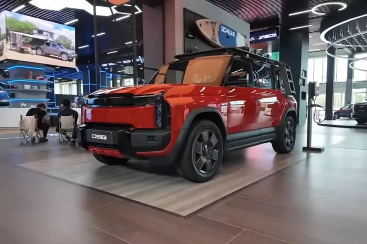 Mobil iCar V23 menjadi sorotan karena tampilannya yang unik, lucu, dan mungil makanya wajar kalau banyak yang berkomentar: "Mobil selucu ini harus masuk Indonesia!". (Tangkapan Layar YouTube Ridwan Hanif)