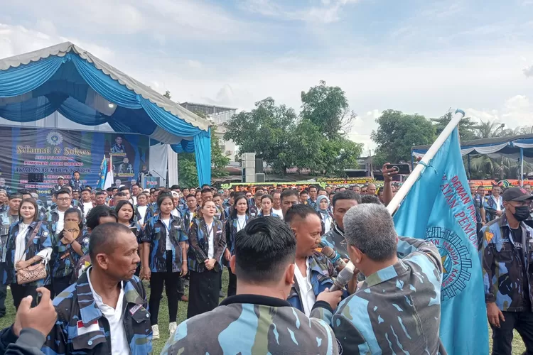 Ribuan kader Ikatan Pemuda Karya (IPK) dari berbagai wilayah di Sumatera Utara dan Aceh tampak memadati lokasi pelantikan massal IPK Pimpinan Anak Cabang (PAC) Medan Deli.