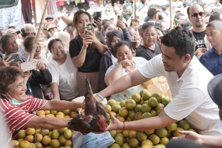 Bobby Nasution berkunjung ke Pusat Pasar Tradisional Kabanjahe di Kabupaten Karo, Sabtu (12/10/2024) lalu (Realitasonline.id - RRI)