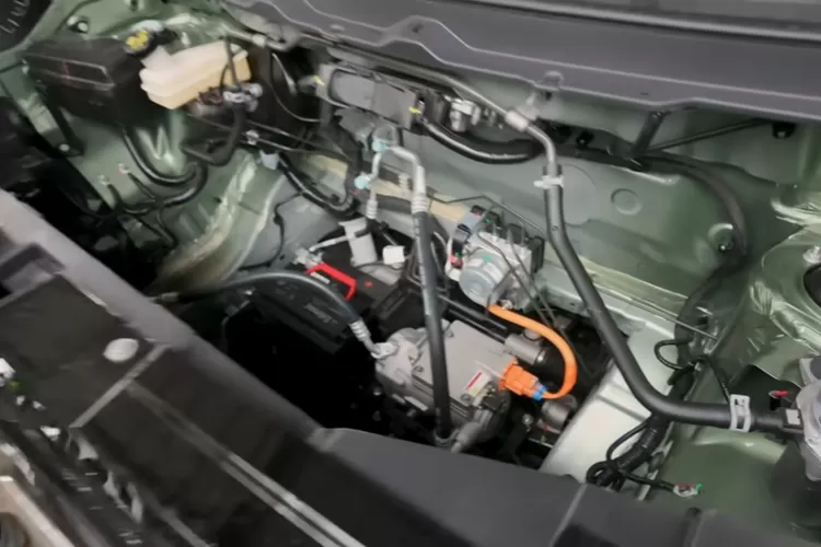 modifikasi mobil listrik mungil (seperti Wuling Air EV atau serupa) yang dirombak tampilannya menggunakan teknologi 3D printing (cetak tiga dimensi). (Tangkapan Layar YouTube Den Dimas)