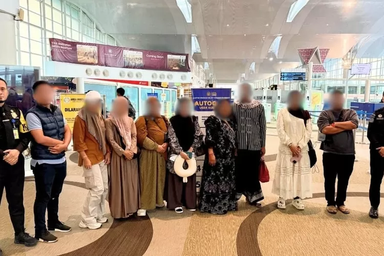 9 orang calon jemaah haji diduga akan berangkat secara nonprosedural digagalkan Imigrasi di Bandara Kualanamu, Kamis (22/5/2025).
