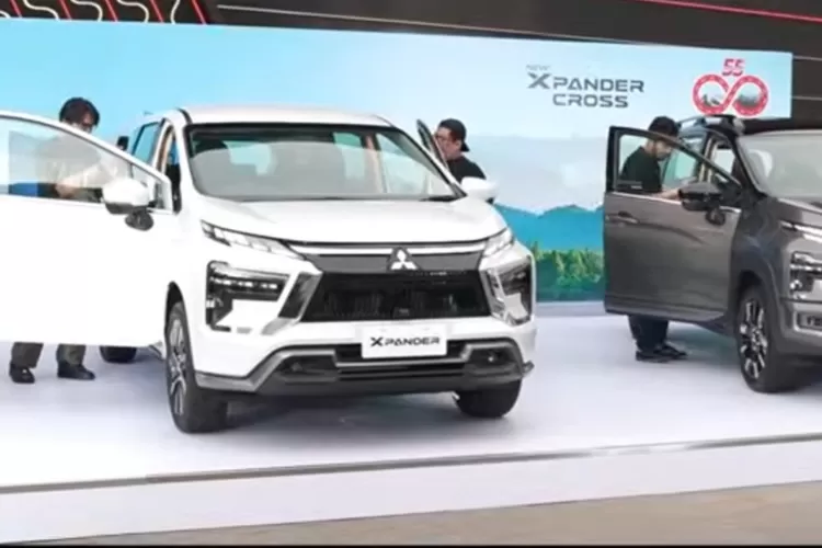 Mitsubishi Xpander dan Xpander Cross mendapatkan penyegaran signifikan pada tahun 2025, menghadirkan desain yang lebih modern serta fitur-fitur canggih untuk meningkatkan kenyamanan dan keselamatan berkendara. (Tangkapan Layar YouTube Otohubdotco)