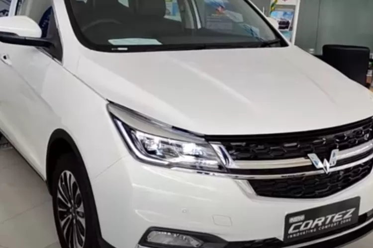 Toyota Kijang Innova Zenix 2025 memang menawarkan teknologi canggih dan kenyamanan tinggi, namun harganya yang berkisar antara Rp 436 juta hingga Rp 633 juta (OTR Jakarta) membuatnya terasa mahal bagi sebagian konsumen. (Tangkapan Layar YouTube Niki ahmad fauzi)