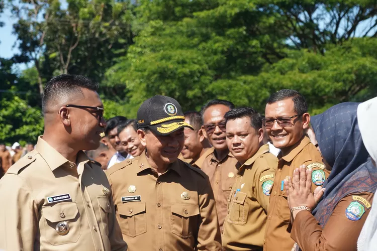 Bupati Abdya, Dr Safaruddin Selasa (27/5) memimpin apel kedisiplinan ASN di halaman kantor bupati setempat.
