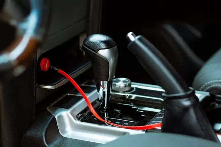 Rem tangan dan gear manual mobil (Realitasonline.id - pexels-Safi Erneste)