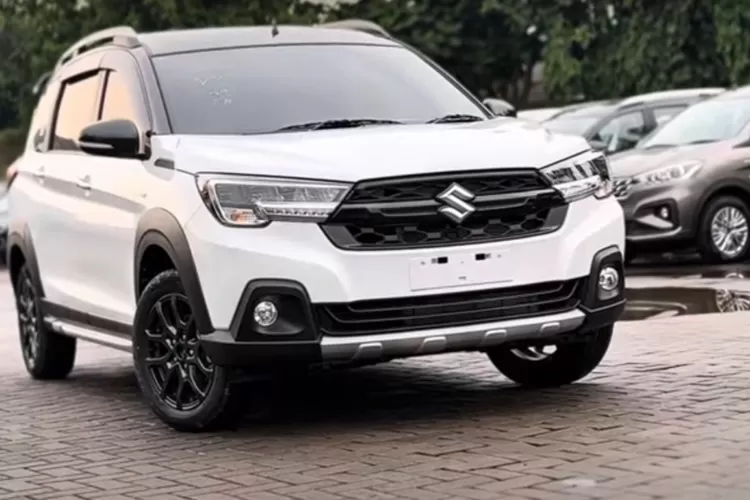 promo dan simulasi kredit Suzuki XL7 Alpha 2025 untuk bulan Mei 2025 (Tangkapan Layar YouTube Edy Gunanda)