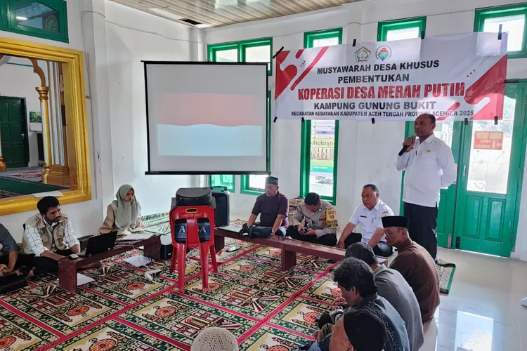 Musdessus pembentukan Koperasi Merah Putih Syariah Kampung Gunung Bukit, Rabu (28/5/2025) di Menasah Baitul Mardhiyah. (Realitasonline.id - ADI)