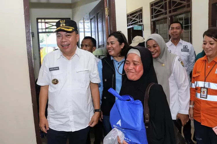 Wakil Bupati Tapsel Jafar Syahbuddin Ritonga menghadiri kegiatan pengobatan gratis kolaborasi Pemkab Tapsel dengan PTAR, di Kecamatan Angkola Sangkunur, Kabupaten Tapsel  Rabu (28/5/2025).(Realitasonline.id - RI)