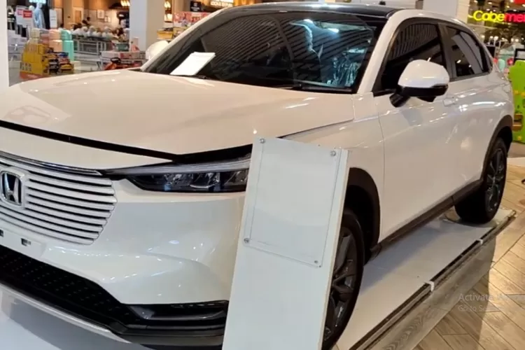 Honda HR-V SE 2025 berhasil mempertahankan penjualan yang stabil dan kuat di pasar SUV kompak Indonesia. (Tangkapan Layar YouTube Niki ahmad fauzi)
