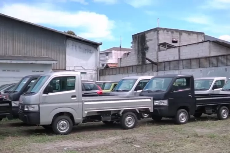Menekankan bahwa harga Suzuki Carry Pickup yang ditawarkan sangat murah, mungkin di bawah harga pasaran. (Tangkapan Layar YouTube OTOSHOPER)