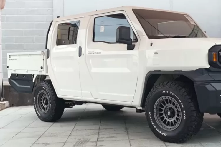 Toyota Rangga versi Double Cabin adalah versi modifikasi atau pengembangan dari konsep Toyota Rangga Concept, yang diperkenalkan oleh Toyota Astra Motor (TAM) sebagai kendaraan multifungsi berbasis pikap. (Tangkapan Layar YouTube  Otohubdotco)