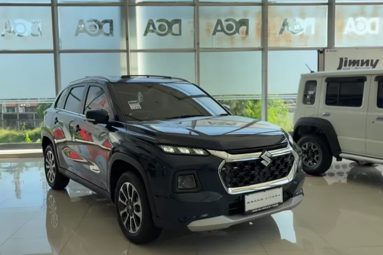  Suzuki Grand Vitara 2025 kini hadir dengan penawaran menarik, terutama untuk varian tertingginya, GX, yang dibanderol sekitar Rp 399,35 juta OTR Jakarta. (Tangkapan Layar YouTube  Puti Intan Cahya official)