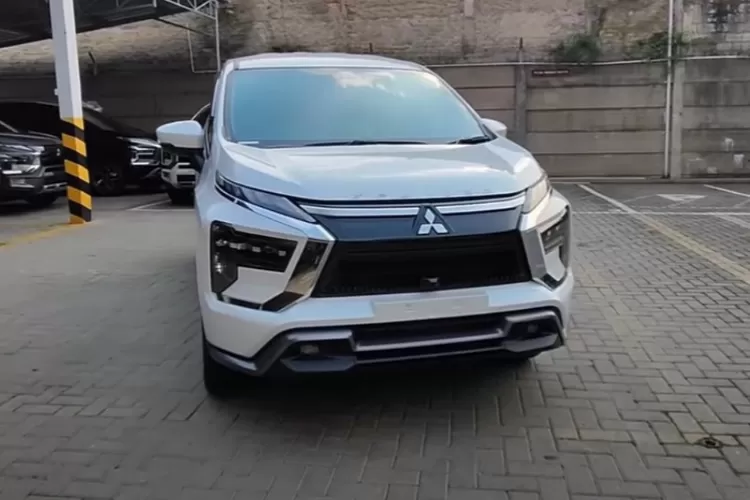 Mitsubishi Xpander Ultimate CVT facelift MY26 (Model Year 2026) mengalami sejumlah pembaruan signifikan yang meningkatkan kenyamanan, fitur keselamatan, serta tampilan eksterior dan interiornya. (Tangkapan Layar YouTube Harga Mitsubishi)