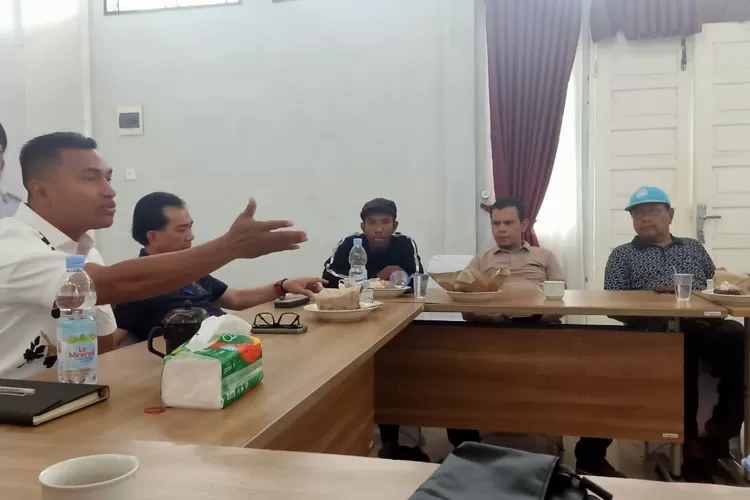 Bupati Abdya, Dr Safaruddin menjamu para wartawan dalam rangka mempererat hubungan silaturahmi, di pendopo setempat, Sabtu (31/5/2025) siang.