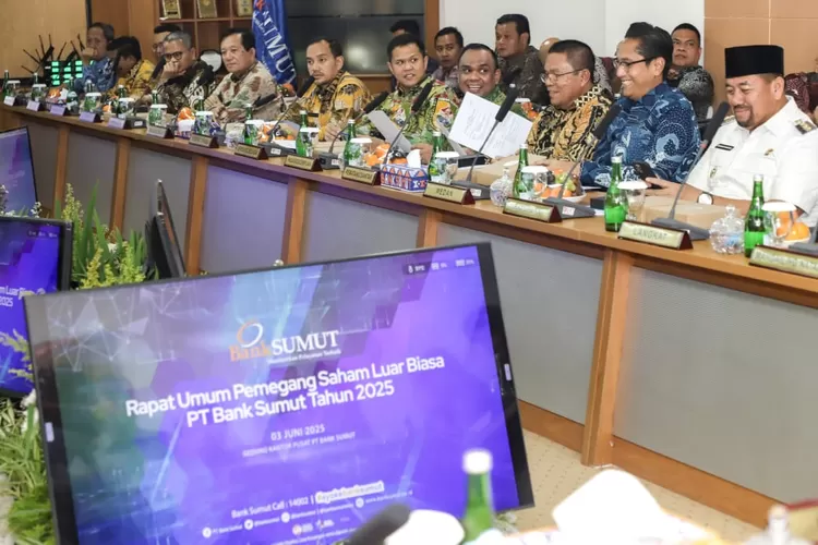 Wali Kota Pematangsiantar Wesly Silalahi menghadiri RUPS Luar Biasa PT Bank Sumut (Realitasonline.id - RH)