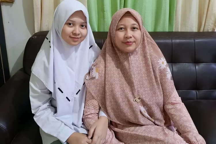 Adzra Shafiya alumni MAN 2 Model Medan, lulus UGM banggakan Orangtua.