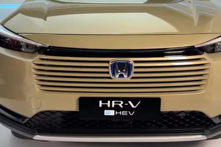 Berikut penjelasan lengkap tentang Honda HR‑V e:HEV &ndash; varian hybrid yang diperkirakan dijual di Indonesia dengan harga on‑the‑road (OTR) di bawah Rp 450 juta (Tangkapan Layar YouTube AutonetMagz)