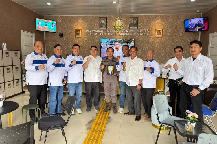 Pengurus Kompatir yang dipimpin yang hadir diantaranya Ketua Umum T Riza Zarzani didampingi Ketua Harian Fachroel Rozi, Sekretaris Harist Lubis dan pengurus lainnya Rizal Syam, selaku Bendahara, Wakil Ketua JE Melky Purba, Jasrial Husin Muhammad Azmi dan Andi Syahputra, diterima dengan penuh keakrab