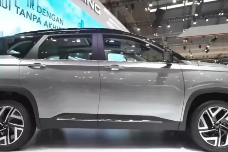 Wuling Almaz versi mewah 2025 merupakan gambaran bahwa SUV ini menawarkan kemewahan, fitur, dan kenyamanan ala SUV premium (sekelas Rp1 miliaran). (Tangkapan Layar YouTube O Blitz)