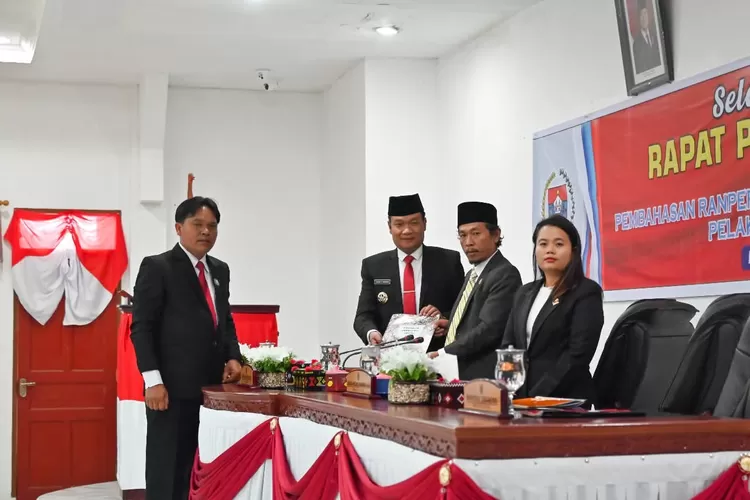 Fraksi Gabungan DPRD Humbahas pada rapat paripurna . (Realitasonline.id - Dok)