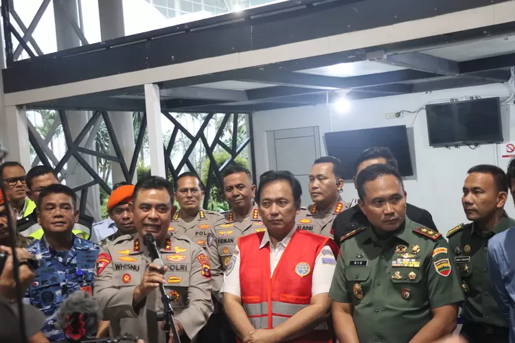 Kapolda Sumut Beserta Pangdam 1/BB Turun Langsung ke Bandara Kualanamu Mengetahui Pesawat Haji Diancam Bom