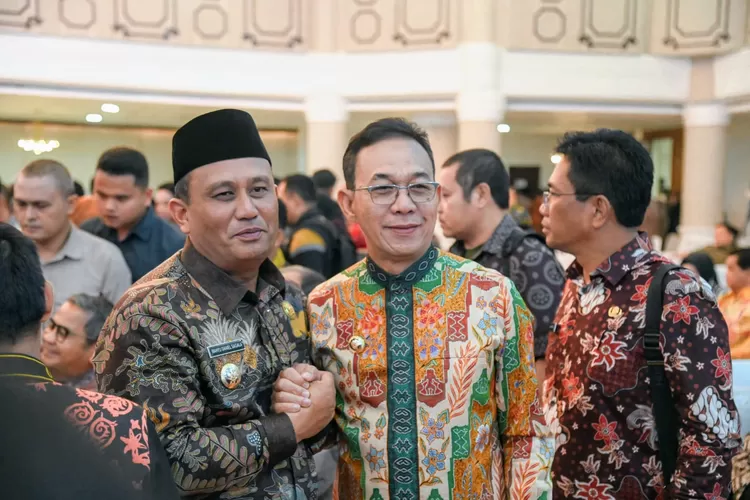 Bupati Tapsel Gus Irawan Pasaribu, saat menghadiri menandatangani MoU dengan BGN dalam rangka mendukung pelaksanaan program MBG secara nasional di Medan. (Realitasonline.id - Ist)