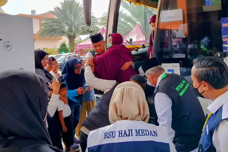 358 Jemaah Kloter 10 Tiba di Asrama Haji Medan, 1 orang dirujuk ke Rumah Sakit, Senin (23/6/2025).