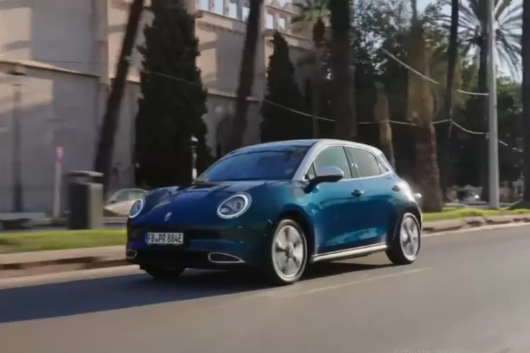 GWM ORA 03 (juga dikenal sebagai ORA Good Cat di beberapa negara) adalah mobil listrik produksi Great Wall Motors (GWM), pabrikan otomotif asal Tiongkok. (Tangkapan Layar YouTube Fakta Seru)