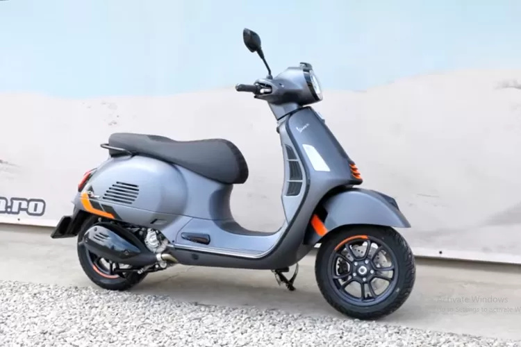 Vespa GTS 310 SuperSport 2025 adalah pilihan tepat skuter klasik bergaya ikonik Vespa yang dilengkapi dengan performa tinggi, keamanan maksimal, dan kenyamanan modern. (Tangkapan Layar YouTube  MOTOBOOM)