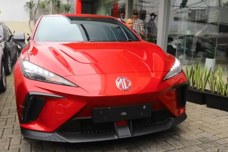MG 4 EV adalah mobil listrik bergaya sporty dari MG (Morris Garages) yang menawarkan desain modern, performa bertenaga, dan teknologi canggih. (Tangkapan Layar YouTube MAS BANS)