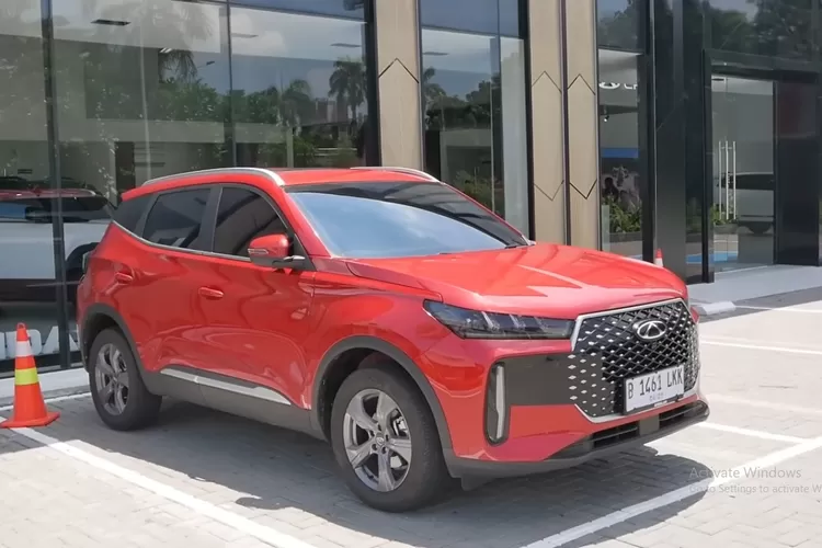 Chery omoda baru-baru ini menurunkan harga model Omoda (yang kini disebut C5) serta versi listriknya (E5), dan banyak orang merasa &ldquo;nyesel&rdquo; karena sebelumnya membayar lebih mahal. (Tangkapan Layar YouTube  Proleevo Channel)